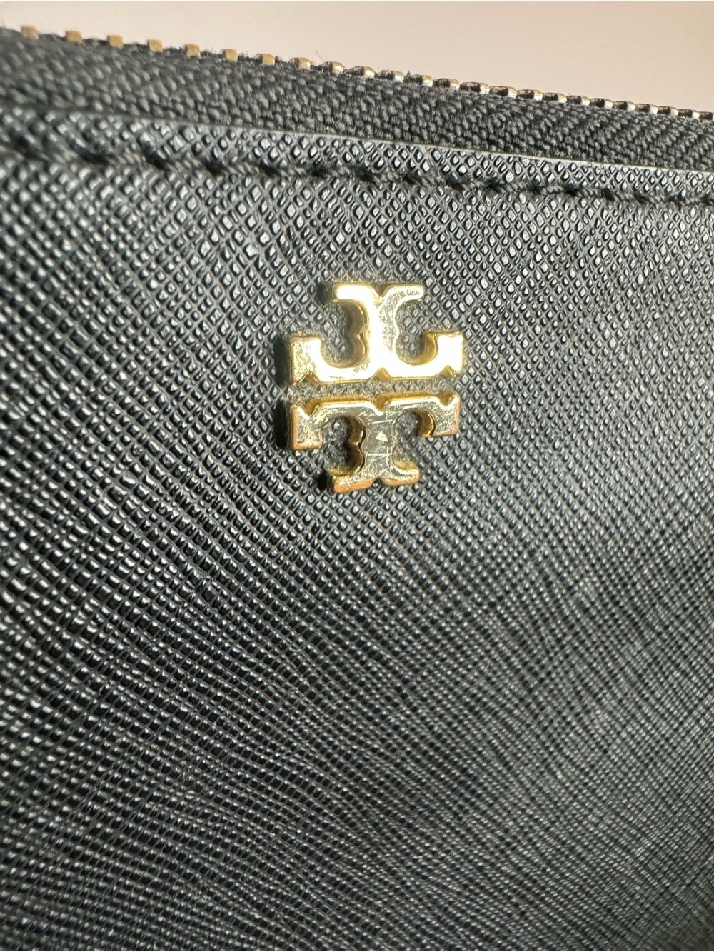 #303 Tory Burch Emerson Zip Around Long Wallet Black Saffiano Leather - Picture 3 of 14